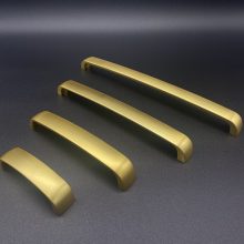JALADERA ALUMINIO LATON SATINADO 160MM 791-1590